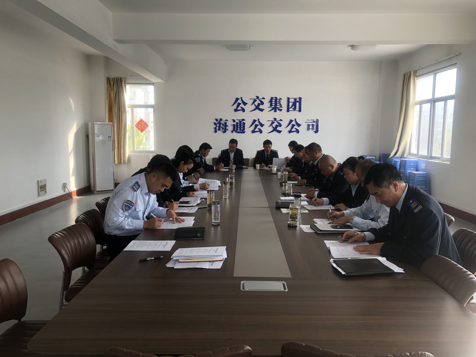 公交集团机关及权属单位固定学习日组织观看《感悟延安精神 增强信仰担当》教育视频